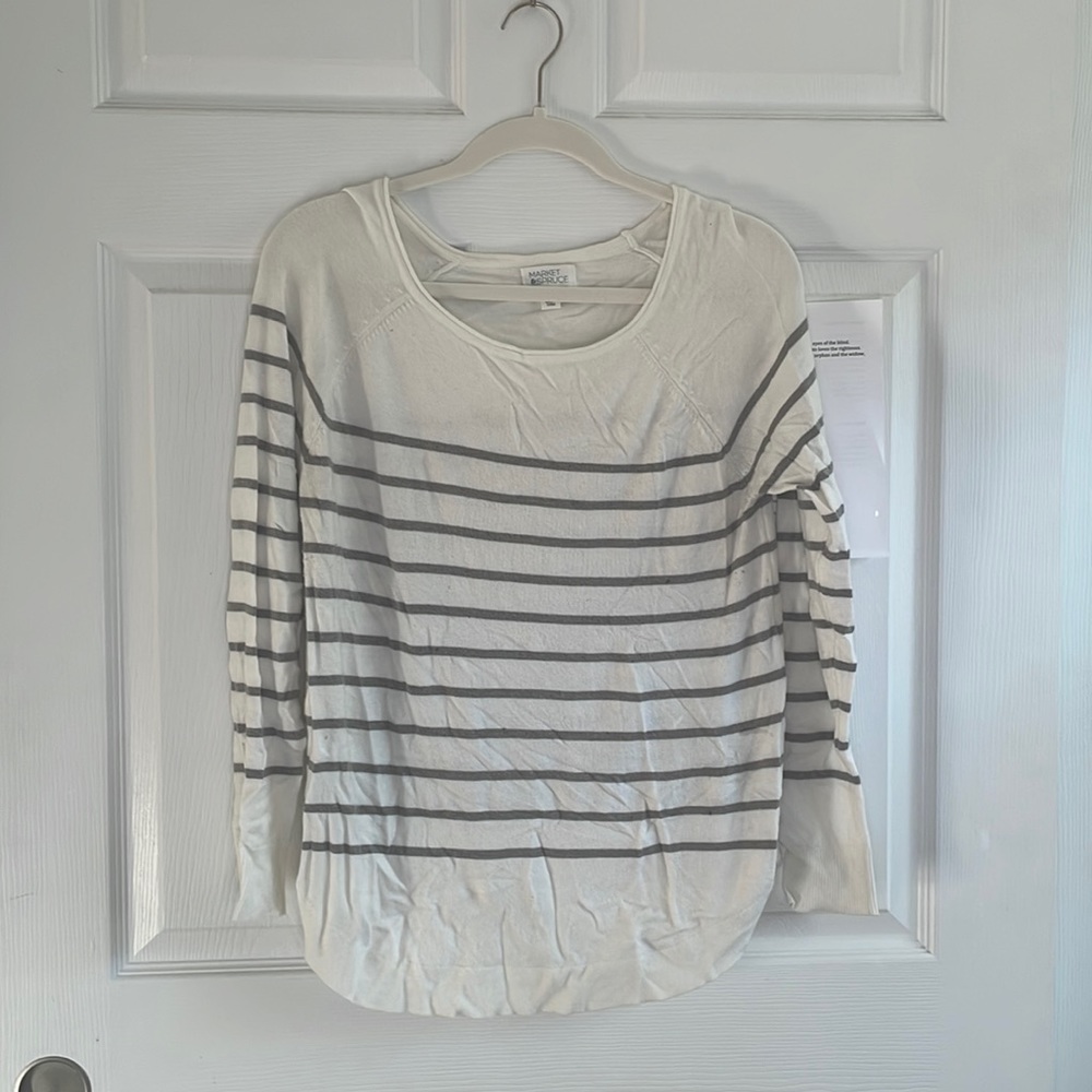 Market & Spruce | Robin Curved Hem Pullover | M | Gray & White